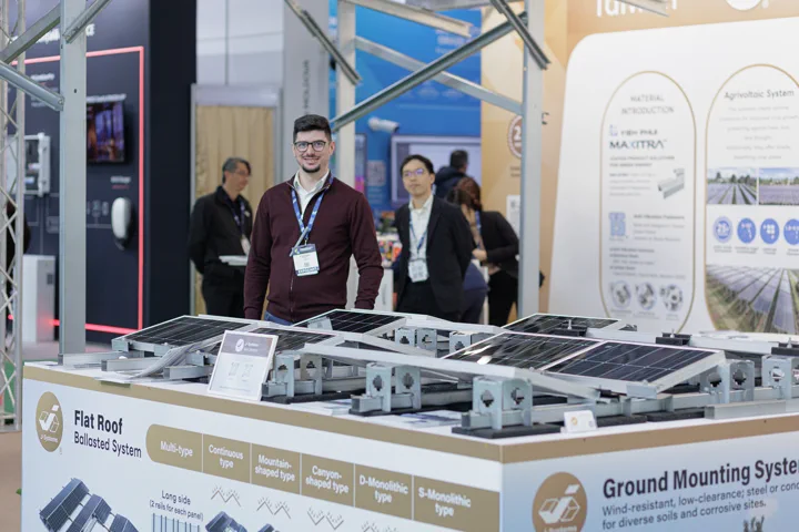 Sisteme de montaj pentru panouri fotovoltaice, prezentate la stand