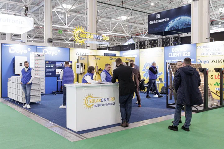 Standuri cu soluții de stocare a energiei, în pavilion