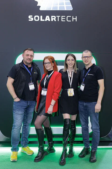 Echipa unui expozant, la stand