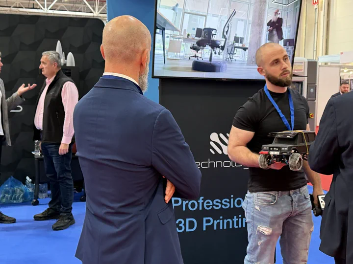 Prezentare de imprimare 3D profesională la un stand