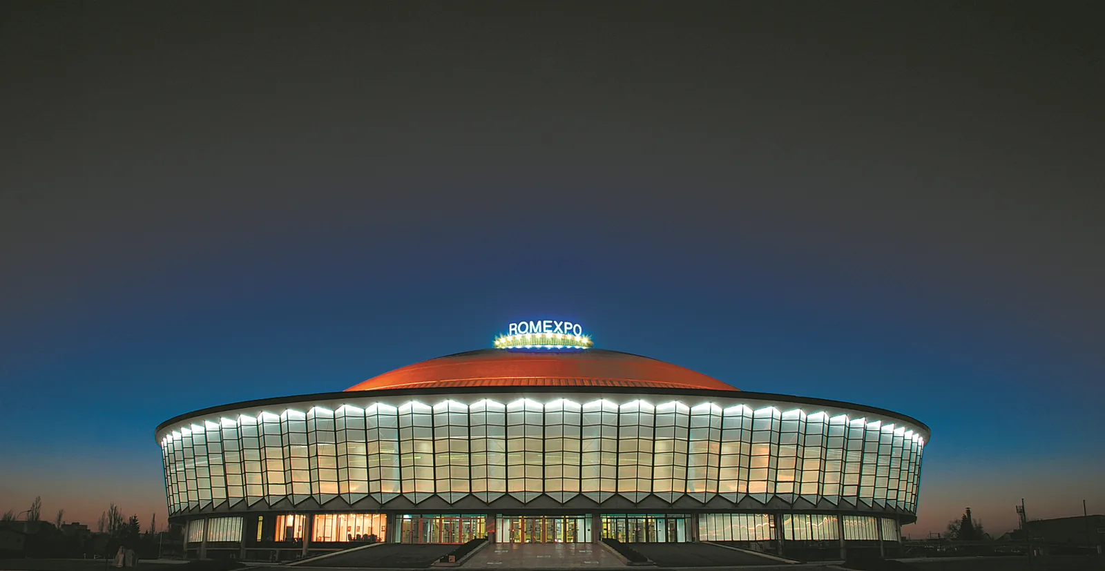 Pavilionul Central ROMEXPO, seara
